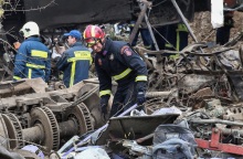 Σύγκρουση τρένων στα Τέμπη: Δημοτικός σύμβουλος Θεσσαλονίκης περιγράφει τις δραματικές στιγμές που βίωσε - Δηλώσεις συγγενών και τοπικών φορέων.