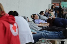 Σύγκρουση τρένων στα Τέμπη:  Με συγγενείς θυμάτων στη Λάρισα συναντήθηκε ο Αλέξης Τσίπρας - Ο πρόεδρος του ΣΥΡΙΖΑ έδωσε αίμα για τους τραυματίες.