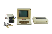 Σε δημοπρασία στο Λος Άντζελες πωλούνται 500 κλασικοί υπολογιστές και προϊόντα της Apple - Αποτιμούνται ως «ιστορικά αντικείμενα».