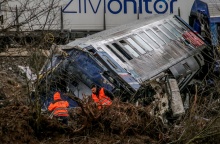 Εικόνες από τη δεύτερη ημέρα μετά τη σύγκρουση των τρένων στα Τέμπη