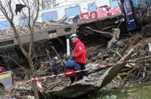 Σύγκρουση τρένων στα Τέμπη - Συλλέγονται αντικείμενα των επιβαινόντων