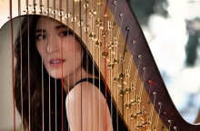 Η ερμηνεύτρια και ηθοποιός Βερόνικα Δαβάκη μιλάει για το μεγάλο της ταξίδι στο ελληνικό τραγούδι αλλά και το θέατρο.