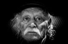 Μανώλης Γλέζος