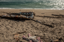 Συντρίμμια του πλοίου από το ναυάγιο στα ανοικτά των ακτών της περιοχής της Καλαβρίας της Ιταλίας