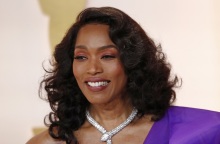 Όσκαρ 2023: Η απογοητευμένη αντίδραση της Άντζελα Μπάσετ για την απώλεια του Όσκαρ Β' Γυναικείου Ρόλου από τη Τζέιμι Λι Κέρτις γίνεται viral.