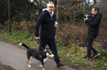 Επιστρέφει στη θέση του ως παρουσιαστής του ιστορικού «Match of the Day» ο Γκάρι Λίνεκερ - Είχε απομακρυνθεί για κριτική στη μεταναστευτική πολιτική των Τόρις.