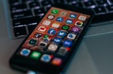 Ο εργαζόμενος έχει δικαίωμα να αρνείται να εκτεθεί στα social media της επιχείρησης στην οποία απασχολείται - Τι προβλέπει νέα εγκύκλιος.