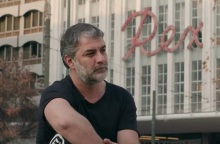 Βασίλης Μπισμπίκης: Μίλησε για τις διαμαρτυρίες των καλλιτεχνών κατά του Προεδρικού Διατάγματος - Πώς σχολιάζει τις καταλήψεις και τις διαδηλώσεις στα θέατρα.