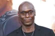 Πέθανε σε ηλικία 60 ετών ο ηθοποιός Λανς Ρέντικ, πρωταγωνιστής της σειράς «The Wire» και του «John Wick» - Οι συγκινητικοί αποχαιρετισμοί στα social media.