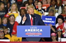 Ο Ντόναλντ Τραμπ δήλωσε ότι αναμένει να συλληφθεί την Τρίτη για την υπόθεση Στόρμι Ντάνιελς - Προτρέπει τους υποστηρικτές του να διαδηλώσουν.