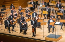 Ο εξάρχων της Κρατικής Ορχήστρας Θεσσαλονίκης, βιολονίστας, Αντώνης Σουσάμογλου μιλάει για το επερχόμενο ρεσιτάλ μαζί με τον Σταμάτη Βλαχοδημήτρη στις 23 Μαρτίου στο Μέγαρο Μουσικής Αθηνών.