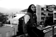 Συνέντευξη: Η φωτογράφος Σίλβια Τσομπανάκη μιλάει για τις εικόνες της έκθεσης «Ραπ Ντίβες» στην Εφημερίδα ATH