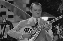 Μανώλης Χιώτης: Ο ρεμπέτης που συμφιλίωσε την «καλή κοινωνία» με το μπουζούκι γεννήθηκε και πέθανε σαν σήμερα, 21 Μαρτίου - Το βίντεο-αφιέρωμα της Finos Film.