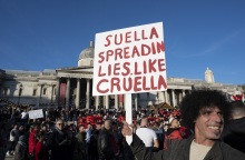 Το κύμα Αλβανών μεταναστών στη Βρετανία και η συμφωνία Ρίσι Σουνάκ - Έντι Ράμα για τη μείωση των ροών.