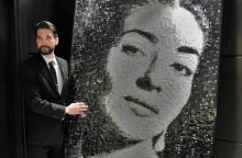 Νίκος Φλώρος: Τα Ηνωμένα Αραβικά Εμιράτα τίμησαν τον διεθνή Έλληνα γλύπτη σε ειδική εκδήλωση στην πρεσβεία τους στην Ελλάδα.