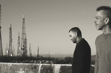 O Κωνσταντίνος Bήτα και o Νίκος Πατρελάκης μιλούν στην Athens Voice με αφορμή τον νέο κύκλο συναυλιών από το πρότζεκτ «Neapoly» στην Εναλλακτική Σκηνή της ΕΛΣ.