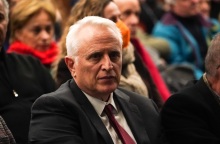 Η Νέα Δημοκρατία ζητά απαντήσεις από τον ΣΥΡΙΖΑ και τον Γιάννη Ραγκούση - Το δημοσίευμα για τη βίλα με στεγαστικό δάνειο από τον Οργανισμό Εργατικής Κατοικίας.