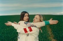 Release Athens 2023: Οι Wet Leg θα εμφανιστούν για πρώτη φορά στην Ελλάδα, μαζί με τους Madrugada, την Κυριακή 25 Ιουνίου, στην Πλατεία Νερού. 