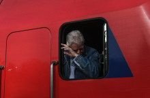 Δάκρυσε ο πρόεδρος του ΟΣΕ Παναγιώτης Τερζάκης στο πρώτο δρομολόγιο μετά τα Τέμπη