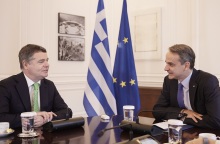 Συνάντηση Κυριάκου Μητσοτάκη με τον πρόεδρο του Eurogroup - Συγχαρητήρια στην Ελλάδα, τεράστια η πρόοδος που έχει συντελεστεί, τόνισε ο Πασκάλ Ντόναχιου.