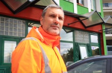 Θεσσαλονίκη: Εργαζόμενος στην καθαριότητα του δήμου Νεάπολης-Συκεών παρέδωσε πορτοφόλι με 1.500 ευρώ – Δέχθηκε τα συγχαρητήρια του δημάρχου. 