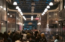 Guardian: «Επίθεση στον πολιτισμό» - Οι λάτρεις των κινηματογράφων της Αθήνας πολεμούν για τη διάσωση των Ιντεάλ και Άστορ.