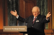 Benjamin Ferencz 1920 - 2023: Ο Γιώργος Σταμάτης, Γενικός Γραμματέας Κοινωνικής Αλληλεγγύης και Καταπολέμησης της Φτώχειας, γράφει για τον νομικό και πρωταγωνιστή της δίκης της Νυρεμβέργης, που έφυγε από τη ζωή σε ηλικία 103 ετών.