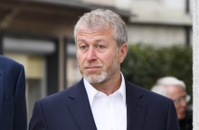 Βρετανικές κυρώσεις σε Κύπριους «οικονομικούς μεσάζοντες» των Ρώσων ολιγαρχών Αμπραμόβιτς και Ουσμάνοφ - Ανακοινώθηκαν τα ονόματά τους.