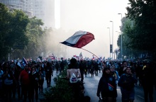 Η Χιλή εγκρίνει την εβδομάδα των 40 εργάσιμων ωρών, ενώ στα περισσότερα άλλα κράτη της Λατινικής Αμερικής παραμένει η εβδομάδα των 48 ωρών.