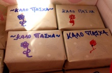 Δήμος Αθηναίων: Εορταστικά πακέτα τροφίμων σε ευάλωτες οικογένειες - Πασχαλινά δώρα στα παιδιά - «Γεύμα Αγάπης» με ζωντανή μουσική το Πάσχα στο Ρουφ.