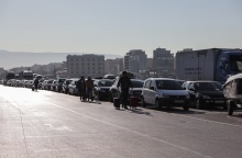 Αυτοκίνητα σε στοίχους στο λιμάνι του Πειραιά