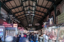 Βαρβάκειος Αγορά: Οι καταναλωτές κάνουν τις αγορές τους ενόψει Πάσχα