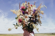 Ποιοι γιορτάζουν σήμερα 18 Απριλίου; Το εορτολόγιο της Athens Voice σου τους θυμίζει. Μην ξεχάσεις να τους δώσεις τις καλύτερες ευχές σου!