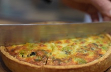 Βρετανία: Ο Κάρολος και η Καμίλα επέλεξαν να προσφέρουν μια χορτοφαγική κις λορέν στους καλεσμένους στη στέψη τους - Η πρωτότυπη συνταγή της ενθρόνισης.