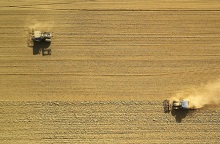 ΕΕ: Οι Βρυξέλλες επικρίνουν την απαγόρευση εισαγωγής ουκρανικών σιτηρών από την Πολωνία, την Ουγγαρία και τη Σλοβακία - «Μη αποδεκτά μονομερή μέτρα».