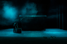 «Εχθροί. Μια Ερωτική Ιστορία» σε σκηνοθεσία Στάθη Λιβαθινού: Κριτική για την παράσταση του Κρατικού Θεάτρου Βορείου Ελλάδος