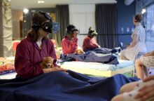 H περφόρμανς Good night, sleep tight στο Πανηγύρι στην Ελευσίνα