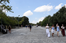 Τουρίστες σε αρχαιολογικούς χώρους της Αθήνας