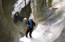 Ο 82χρονος Βόλφγκανγκ Στράιχερ, που έχει διασχίσει πάνω από 1000 φαράγγια ανά τον πλανήτη, έρχεται στην Ελλάδα για το Διεθνές Φεστιβάλ Canyoning.