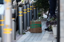 Γκαζάκια έξω από σπίτι στη Δάφνη