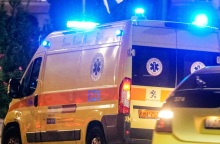 Ασθενοφόρο στο σημείο τροχαίου ατυχήματος