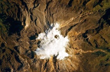 Κολομβία: Το ηφαίστειο Νεβάδο ντελ Ρουίς βρυχάται, ο κίνδυνος έκρηξης αυξάνεται - Ξεπερνά τους 700 βαθμούς Κελσίου η θερμοκρασία στο εσωτερικό του κρατήρα.