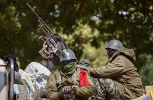 Μάλι: Εννέα νεκροί και 60 τραυματίες από τριπλή βομβιστική επίθεση στην πόλη Σαβάρε - Κατέστρεψε περίπου 20 σπίτια στη γειτονιά η έκρηξη.