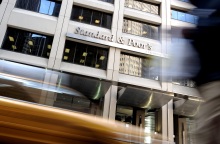 Standard & Poor's: Αναβάθμισε σε θετικό το outlook της Ελλάδας, σταθερή η αξιολόγηση στο ΒΒ+ - Η δήλωση του υπουργού Οικονομικών.