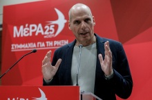 ΜέΡΑ25 - Σχέδιο «Δήμητρα»: Η πρόταση Βαρουφάκη για πληρωμές χωρίς τράπεζες και έξοδο από το ευρώ - Για κινδυνολογία κάνει λόγο η ανακοίνωση του κόμματος.