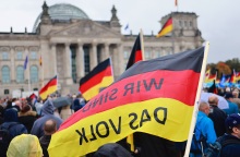 Γερμανία: Η υπηρεσία αντικατασκοπείας χαρακτήρισε την νεολαία του ακροδεξιού κόμματος Εναλλακτική για τη Γερμανία «εξτρεμιστική οντότητα» που απειλεί τη δημοκρατία.