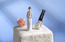 Πώς οι διαφορές στη συναισθηματική εξέλιξη οδηγούν σε διαζύγιο - Γιατί οι γυναίκες άνω των 40 εγκαταλείπουν τους συζύγους τους