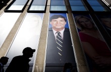 Tucker Carlson: Τέλος εποχής για τον πιο διάσημο παρουσιαστή στην αμερικανική τηλεόραση