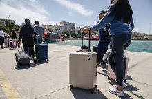 Έξοδος εκδρομέων στο λιμάνι του Πειραιά