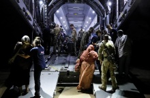 Σουδάν: Οι παραστρατιωτικές ΔΤΥ έπληξαν τουρκικό αεροσκάφος που θα απομάκρυνε πολίτες - Τραυματίστηκε ένα μέλος του πληρώματος, σύμφωνα με τον σουδανικό στρατό.